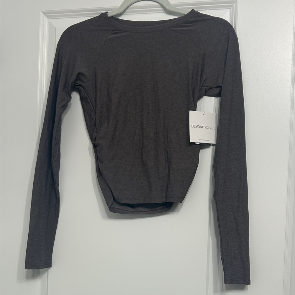 Beyond Yoga umber Long Sleeve cropped Top